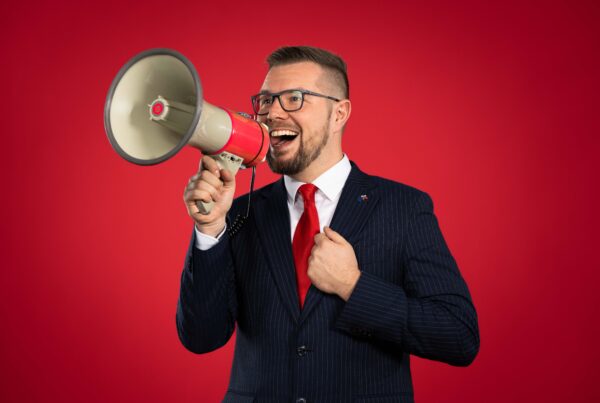 Igor Šimko s megafónom