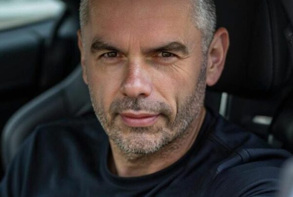 Komentáre Jaroslava Kmeťa