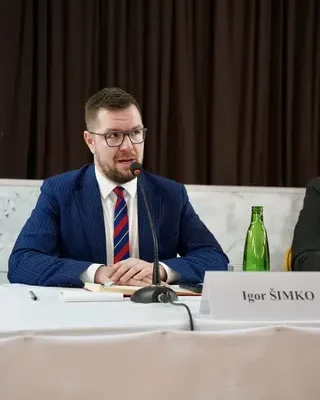 ab0f806b-2b27-42de-b2bd-43ea2f269219 ab0f806b-2b27-42de-b2bd-43ea2f269219